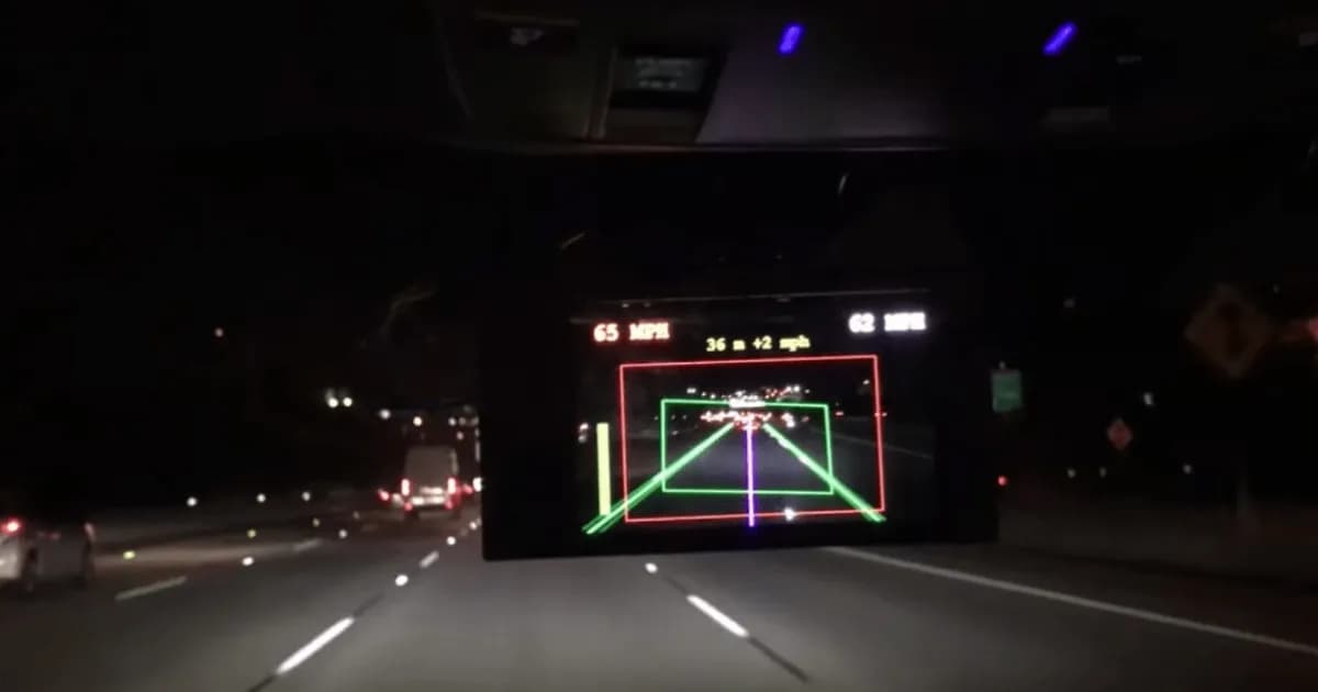 Perangkat comma.ai generasi awal yang menjadi awal persinggungan perusahaan dengan NHTSA