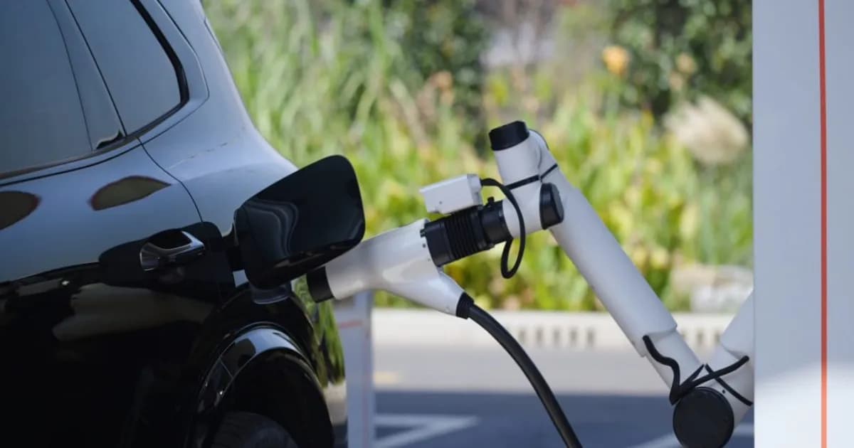 Geely Smart Charging Station generasi kelima dengan lengan robot pengisian EV
