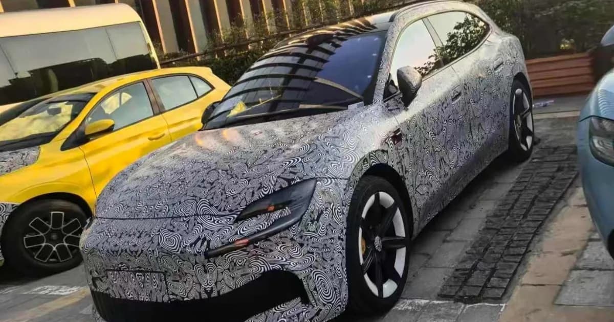 MG 07 Wagon berkamuflase saat uji jalan di China dengan unit LiDAR di atap
