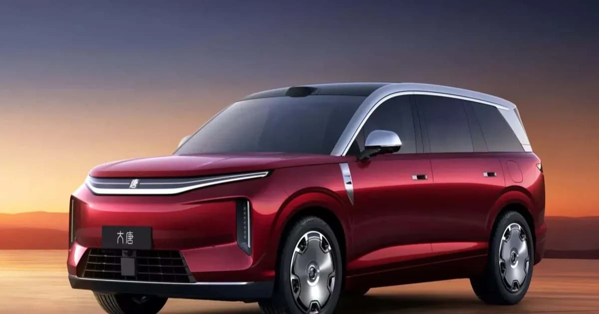 Sedan mewah Yangwang BYD dengan teknologi baterai solid-state dalam balutan kamuflase