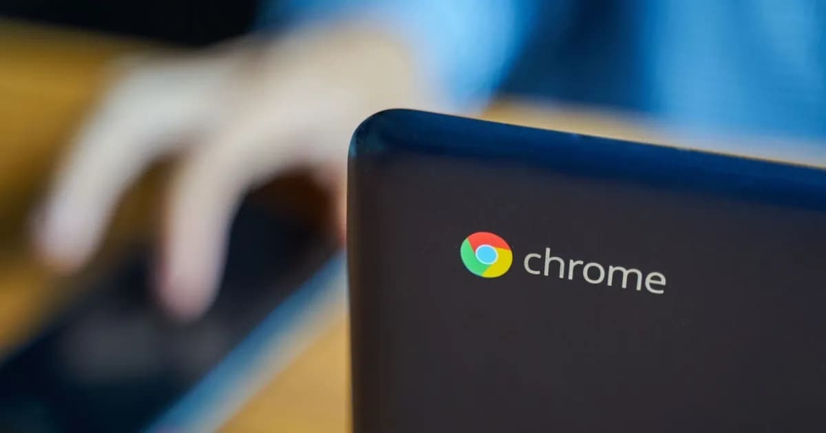 Laptop Chromebook dengan logo Google, terkait pengumuman Googlebook OS dan berakhirnya update ChromeOS 2034.