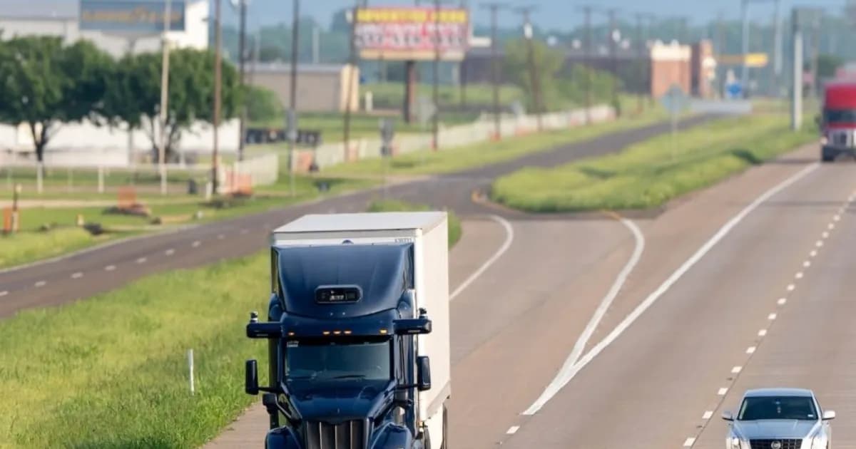 Truk otonom Aurora tanpa pengemudi beroperasi di jalan raya Amerika Serikat