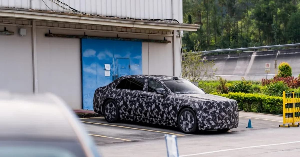 Sedan listrik ultra-luxe BYD Yangwang dengan baterai solid-state dan pintu coach doors