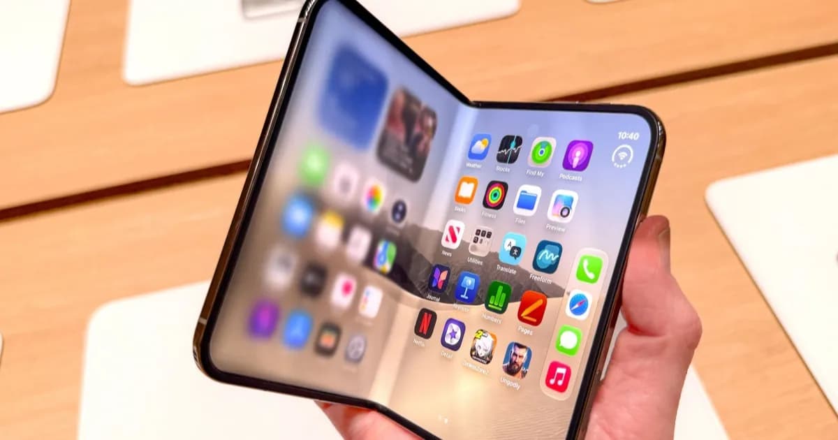 iPhone Duo dalam sesi hands-on memperlihatkan bodi lipat dan engsel
