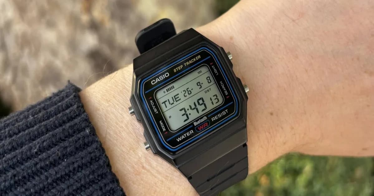 Casio F-B100W jam tangan digital retro dengan fitur pedometer dan baterai dua tahun