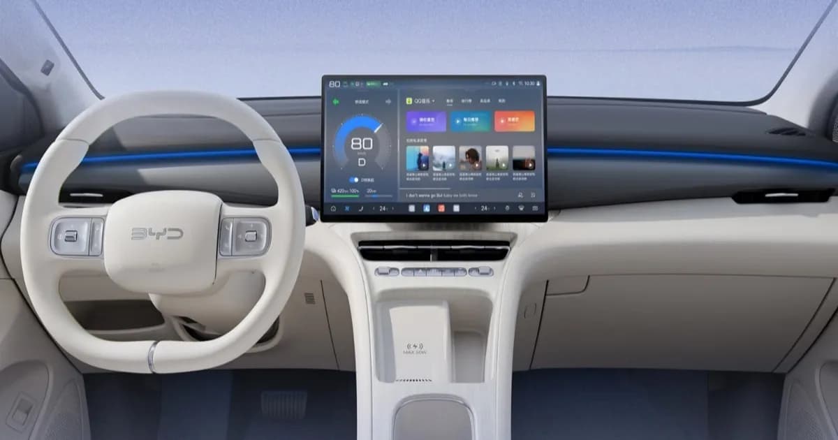 Interior BYD Seagull generasi kedua dengan kursi pijat dan layar mengambang