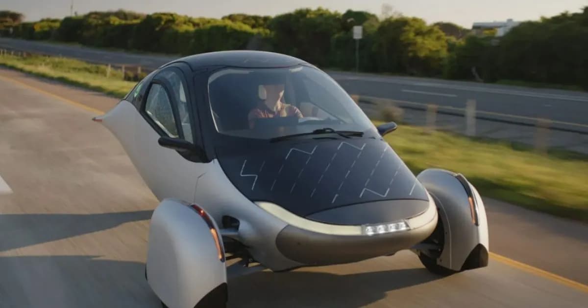 Aptera Solar EV dengan panel surya terintegrasi di bodi kendaraan