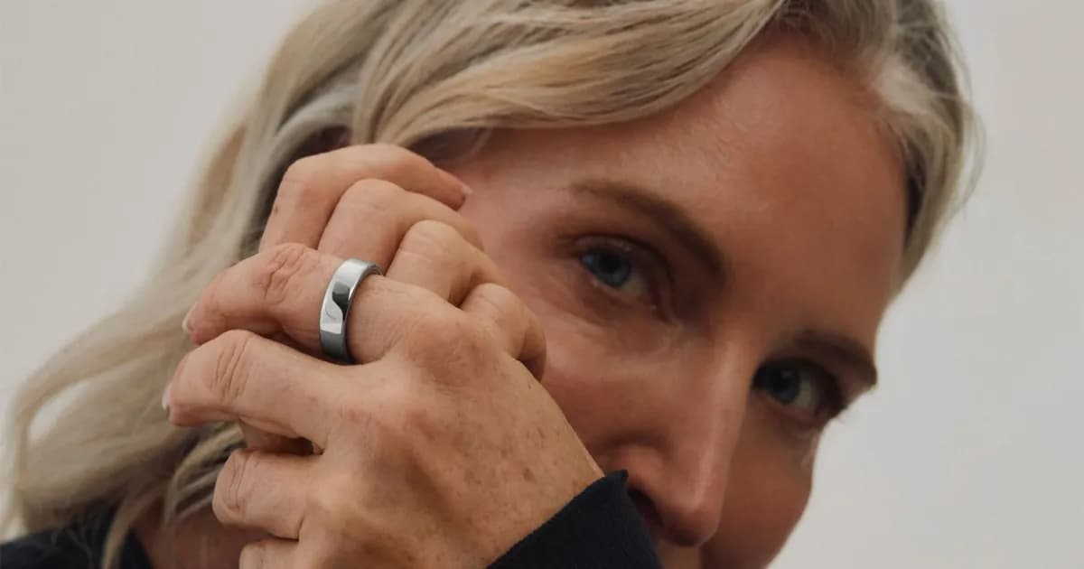 Oura Ring 5 yang digunakan untuk integrasi data kesehatan wanita dengan Xella Health