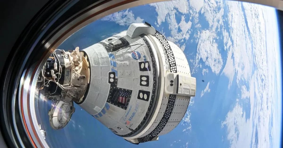 Wahana antariksa Boeing Starliner yang sedang bersandar di Stasiun Antariksa Internasional (ISS).