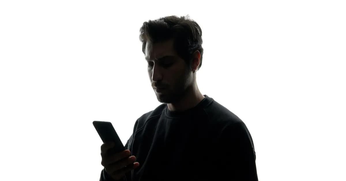 Ilustrasi AI agents menggemaskan Muse milik Meta dan Dots milik OpenAI dengan risiko privasi data pengguna