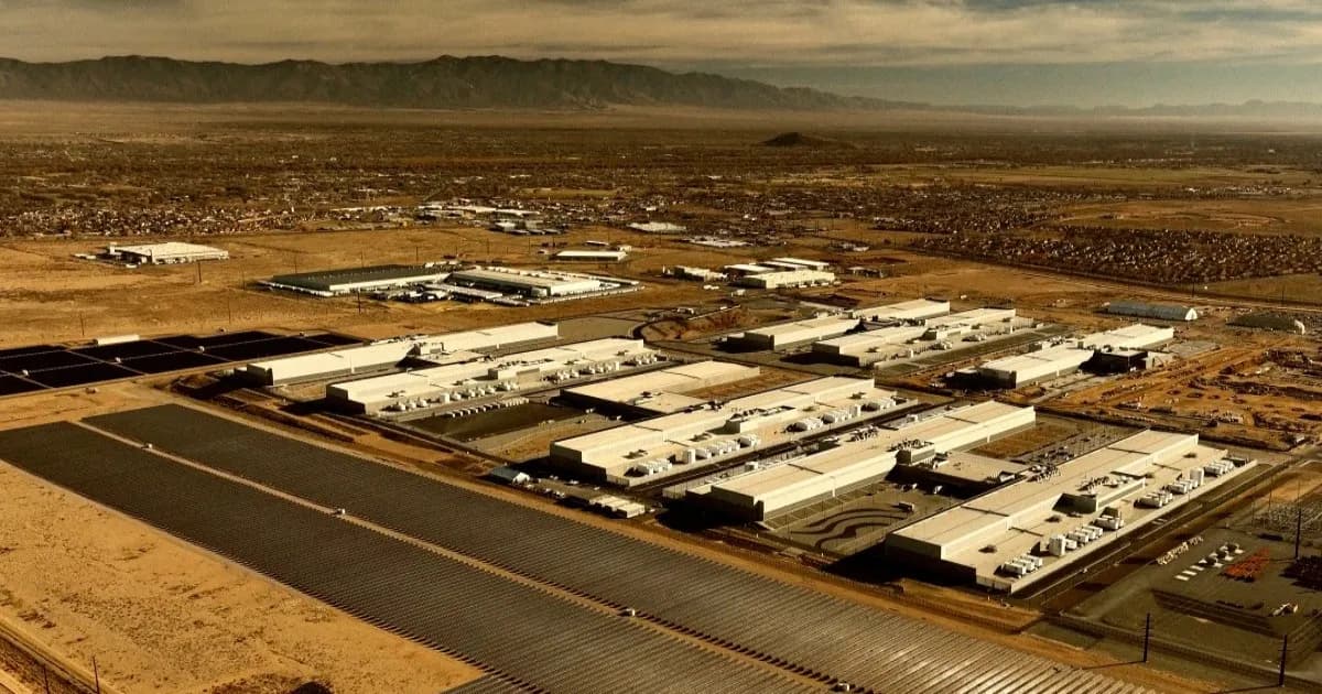 Foto udara sebuah data center milik Meta