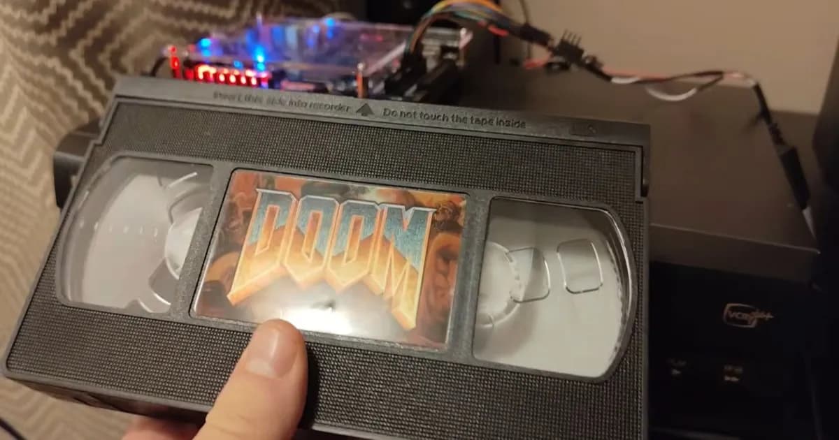TechTuber Throaty Mumbo membangun sistem game VHS modern berbasis FPGA DE1-SoC dan Raspberry Pi RP2350 MCU