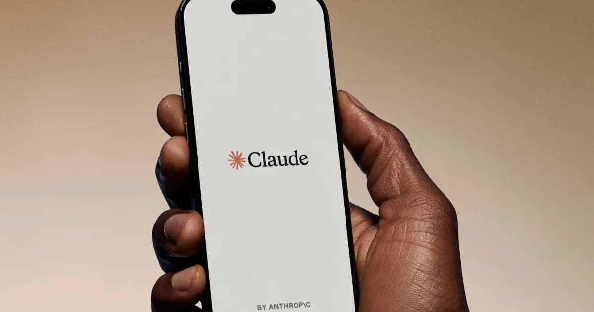 Logo dan antarmuka Claude AI dari Anthropic sebagai ilustrasi perluasan program Claude Startups