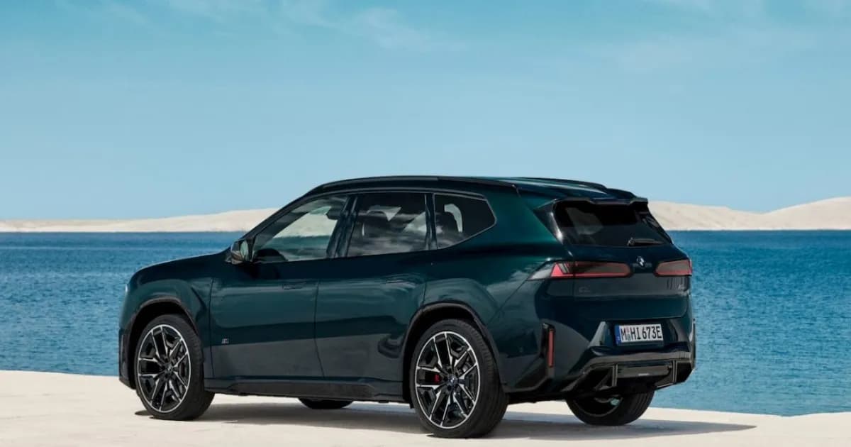 BMW iX3 M60 xDrive tampil dengan elemen desain M eksklusif dan velg M alloy