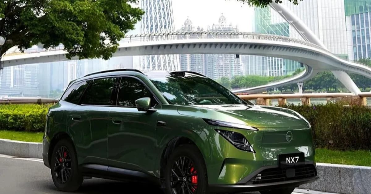 Nissan NX7 PHEV prototipe tanpa kamuflase saat uji jalan di Guangzhou, China
