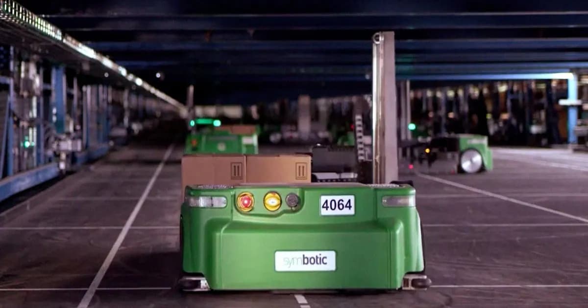 Robot gudang di fasilitas Walmart yang menghadapi kendala operasional.