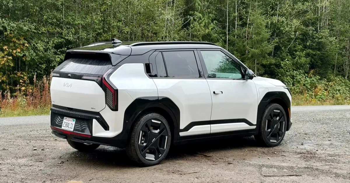 Kia EV3 2027 tampil dengan desain kotak menyerupai EV9 versi mini di jalanan Amerika Serikat