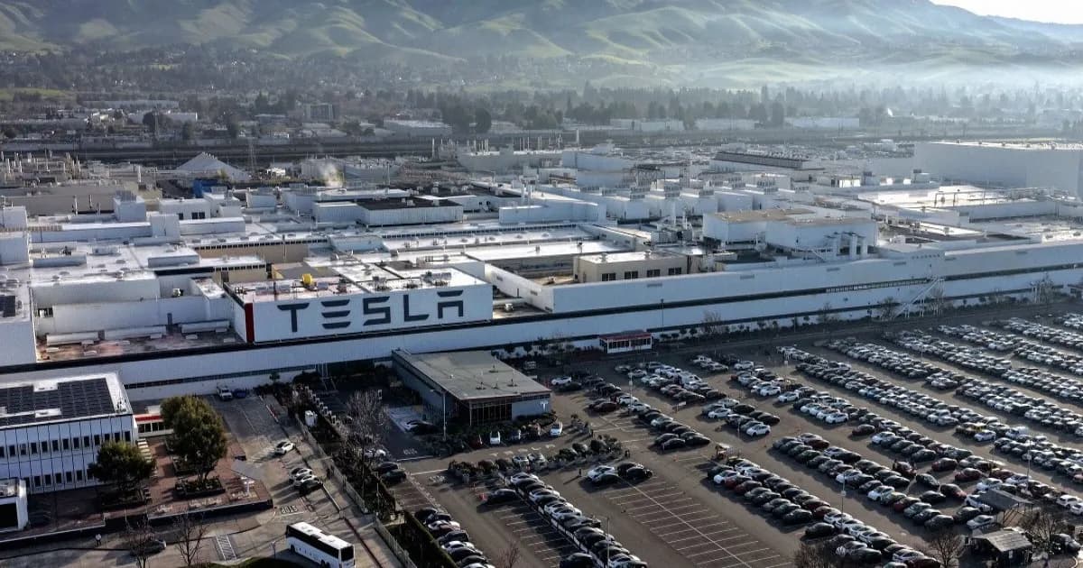 Pandangan udara pabrik Tesla Fremont di California yang berencana meningkatkan emisi partikel di area sekitarnya.