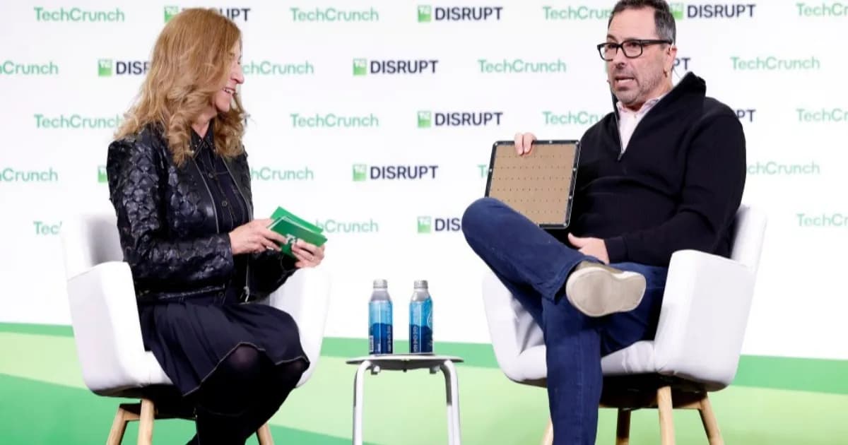 Andrew Feldman, CEO Cerebras Systems, berbicara di panggung TechCrunch Disrupt 2026 tentang masa depan asisten AI pribadi di rumah