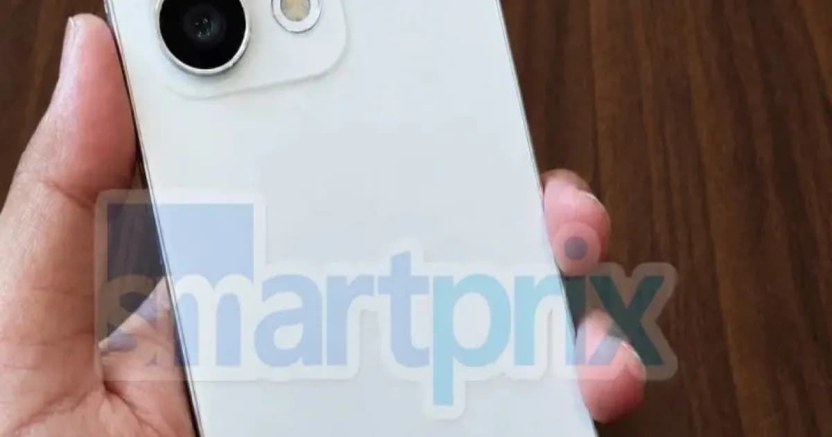 Foto hands-on Oppo Reno17 yang bocor memperlihatkan desain dan kamera belakang