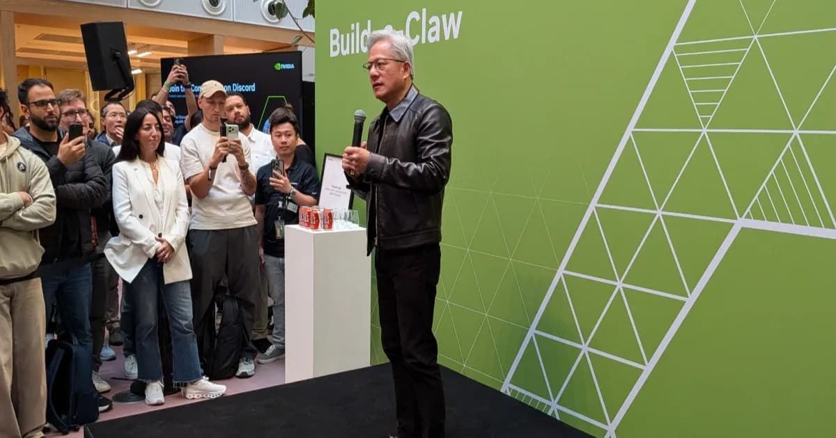 Nvidia CEO Jensen Huang berbicara di atas panggung acara Build a claw di London