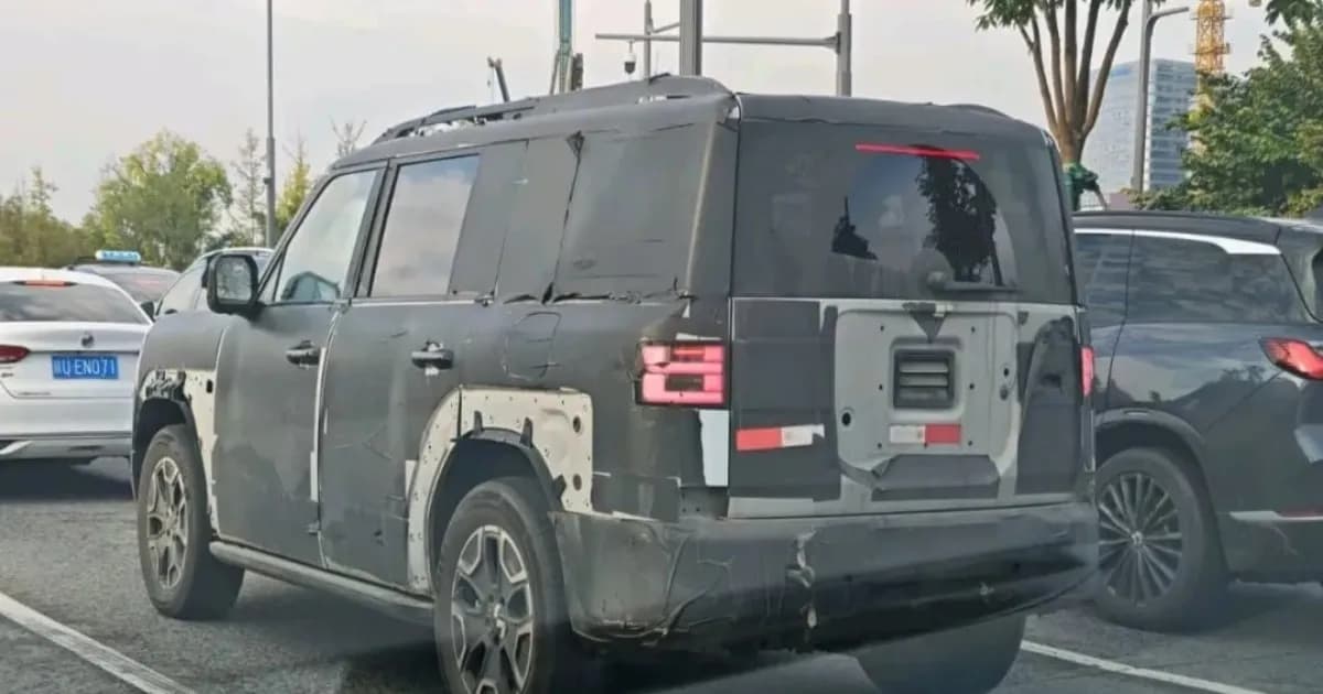 BYD Ti7 PHEV varian long wheelbase berkamuflase saat uji jalan di China