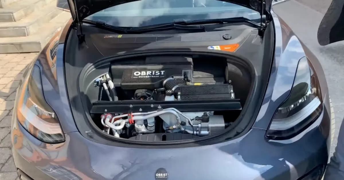 Obrist Tesla Model 3 dengan mesin bensin di bagasi depan