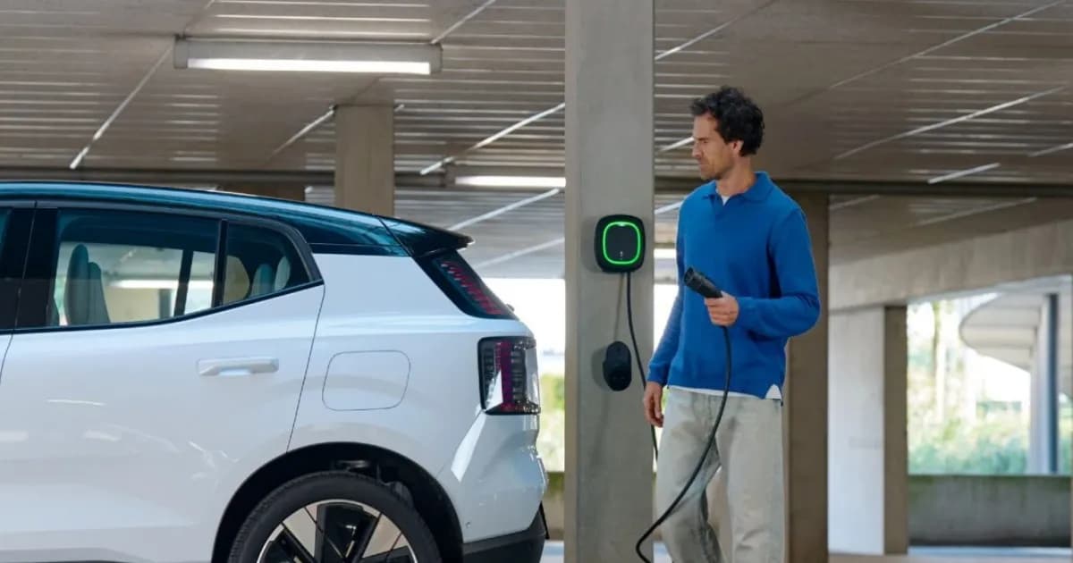 Charger EV Wallbox Pulsar Pro terpasang di area parkir Montréal Metropolitan Airport