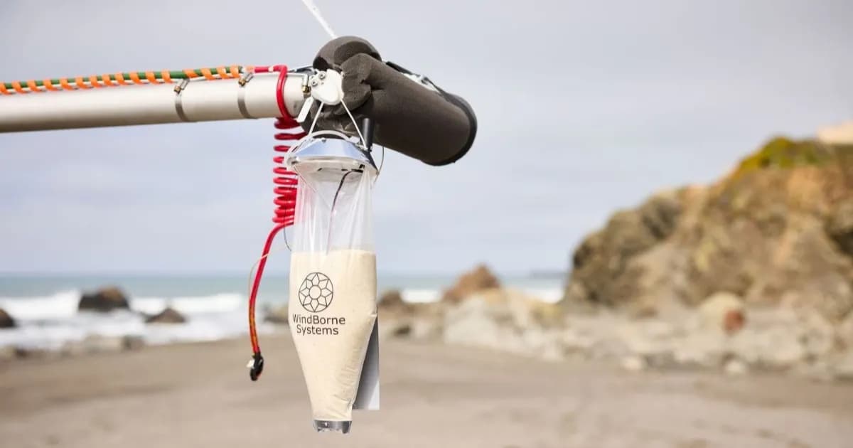 Balon cuaca otonom WindBorne Systems di udara untuk pengumpulan data atmosfer