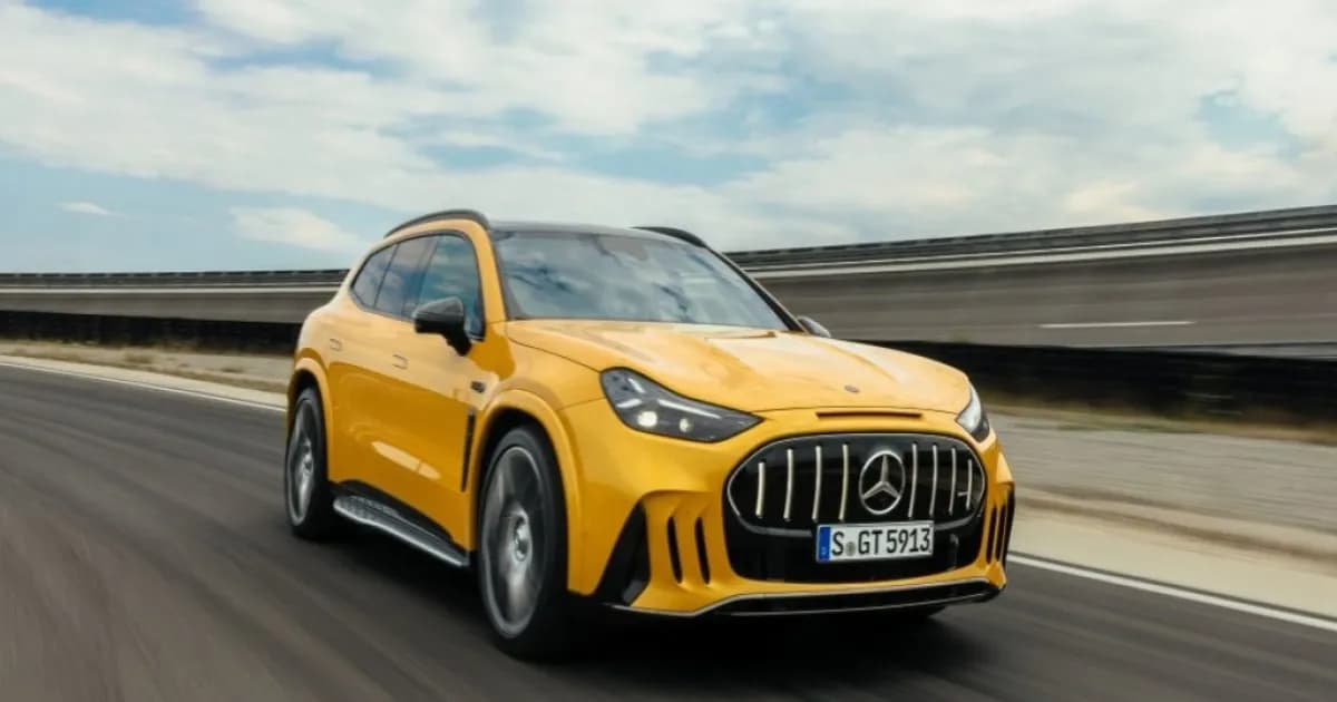 Mercedes-AMG GT SUV listrik tampil dari depan dengan grille lebar dan lampu DRL berbentuk bintang