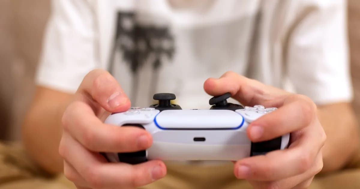 Ilustrasi gamer menggunakan ChatGPT-6 untuk menyusun build karakter di Splatoon Raiders, CONTROL Resonant, dan Aliens: Fireteam Elite 2