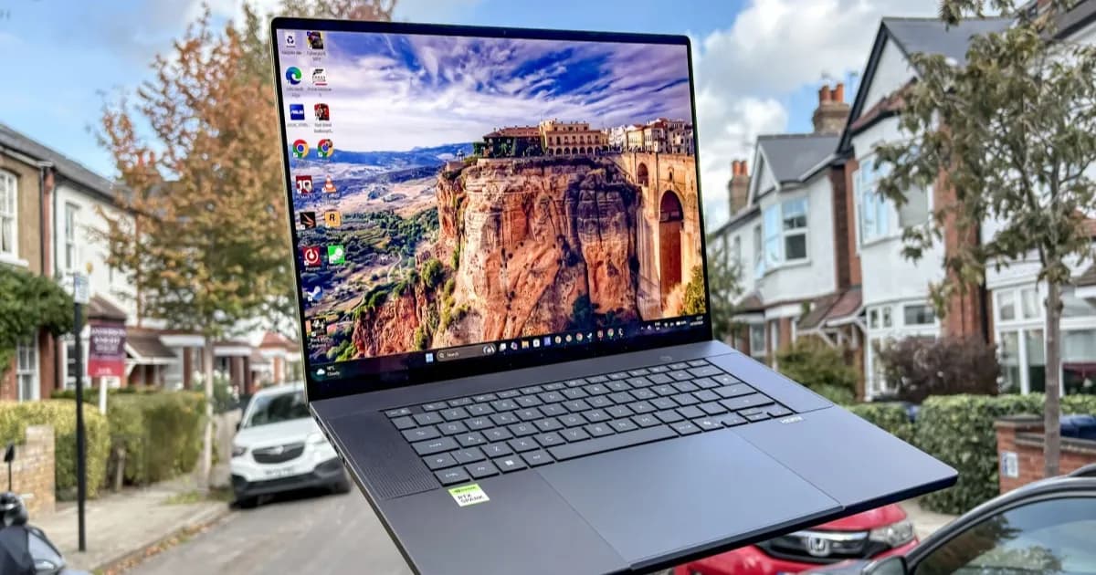 Laptop Nvidia RTX Spark dengan layar besar untuk pekerjaan AI lokal