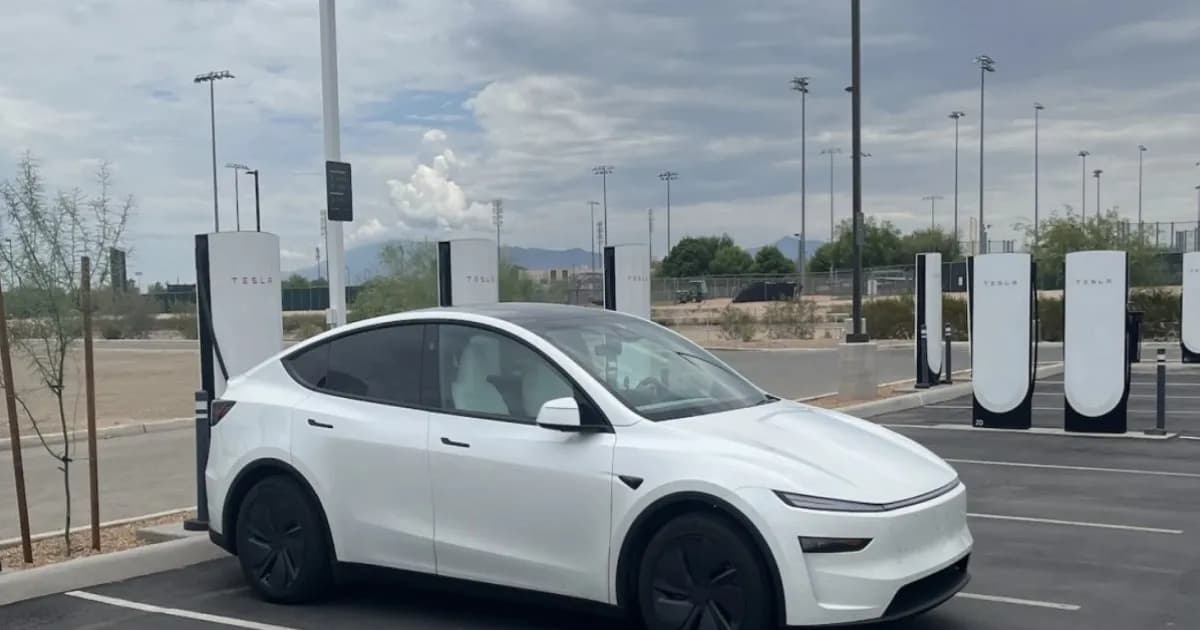 Tiga stasiun Arizona NEVI fast chargers yang baru beroperasi di Tucson, Green Valley, dan Wellton