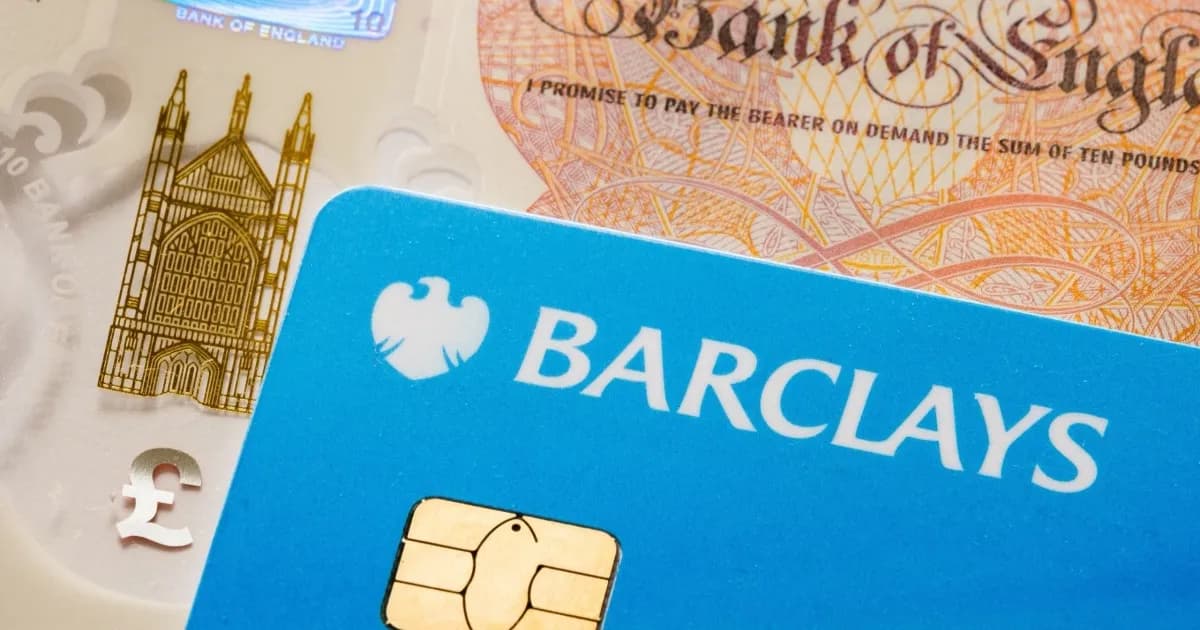 Ilustrasi pemangkasan karyawan Barclays dan adopsi AI di sektor perbankan