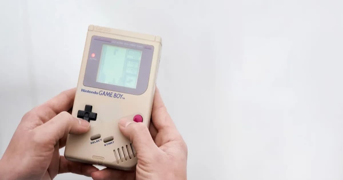 Kartrid prototipe Pokémon Red untuk Nintendo Game Boy yang sedang dilelang di Goldin