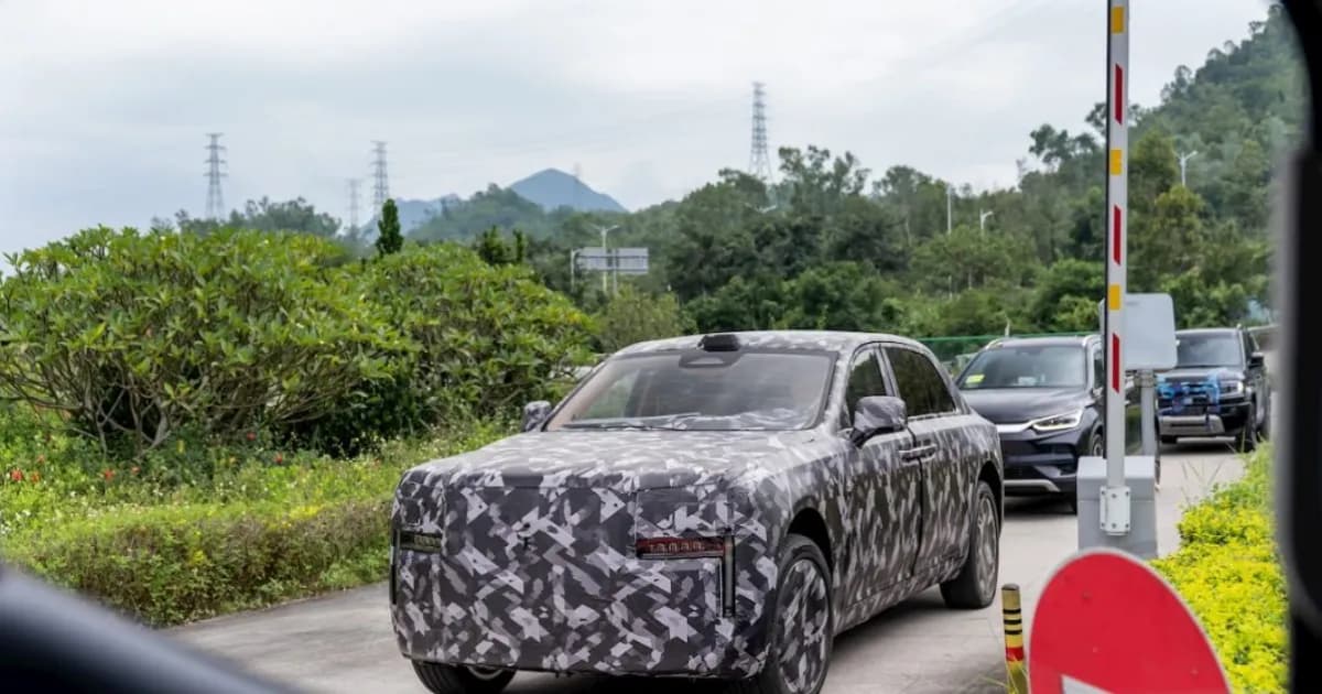 Sedan listrik mewah BYD Yangwang dengan bodi panjang menyerupai Rolls-Royce Phantom