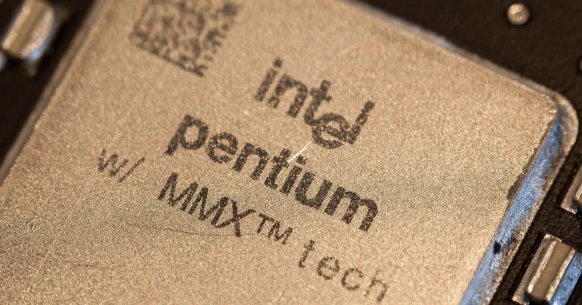 YouTuber TrashBench merakit PC retro berbasis prosesor Intel Pentium MMX 200 MHz seperti komputer pertamanya pada 1996