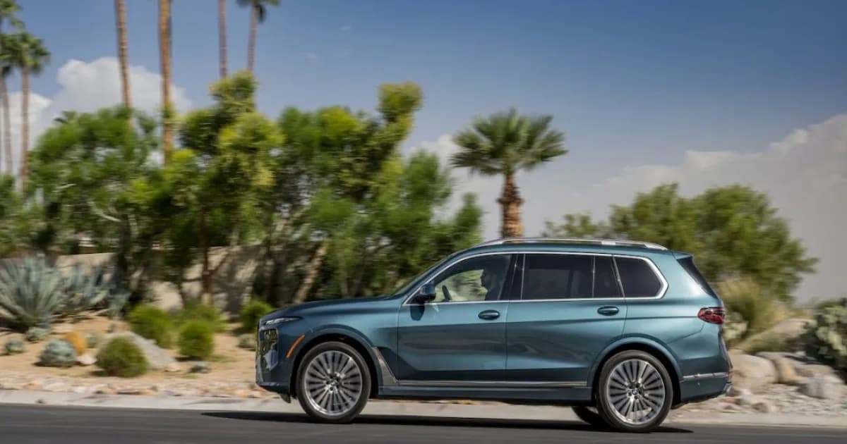 BMW iX7 2027 SUV listrik tiga baris dengan kamuflase saat uji jalan