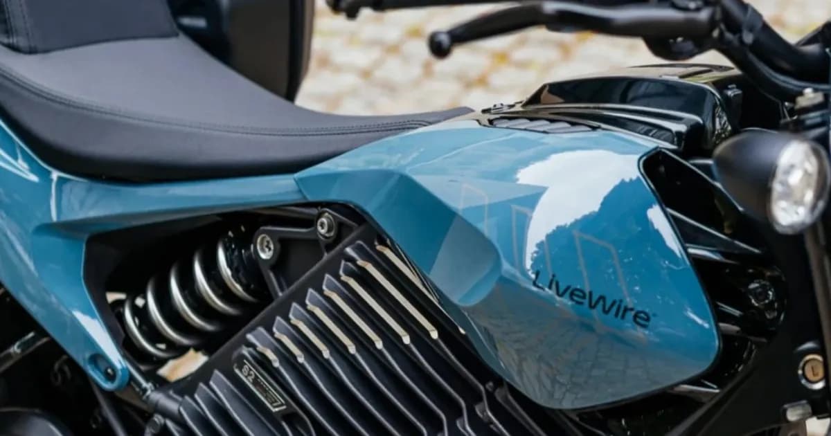 Motor listrik LiveWire S4 Honcho Street dengan bodi ramping warna cerah