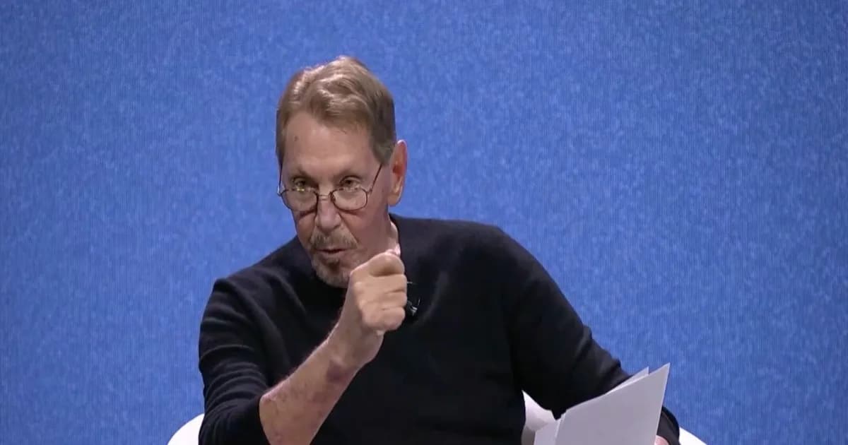 Larry Ellison berbicara di atas panggung Oracle AI World 2026