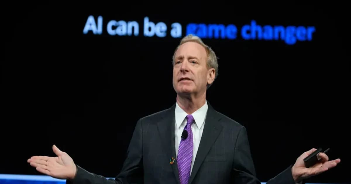 Presiden Microsoft Brad Smith berbicara dalam sebuah acara, menyerukan regulasi AI global yang mendesak.