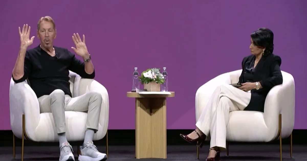 Larry Ellison berbicara di panggung Oracle AI World 2026 membahas masa depan software dan AI