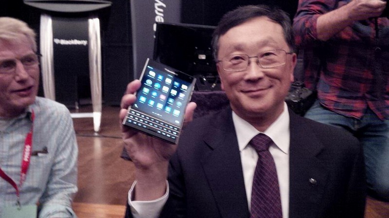 BlackBerry Passport, CEO John Chen (2)