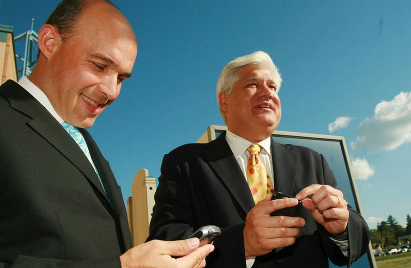 CEO RIM Jim Balsillie dan Mike Lazaridis di tahun 2006