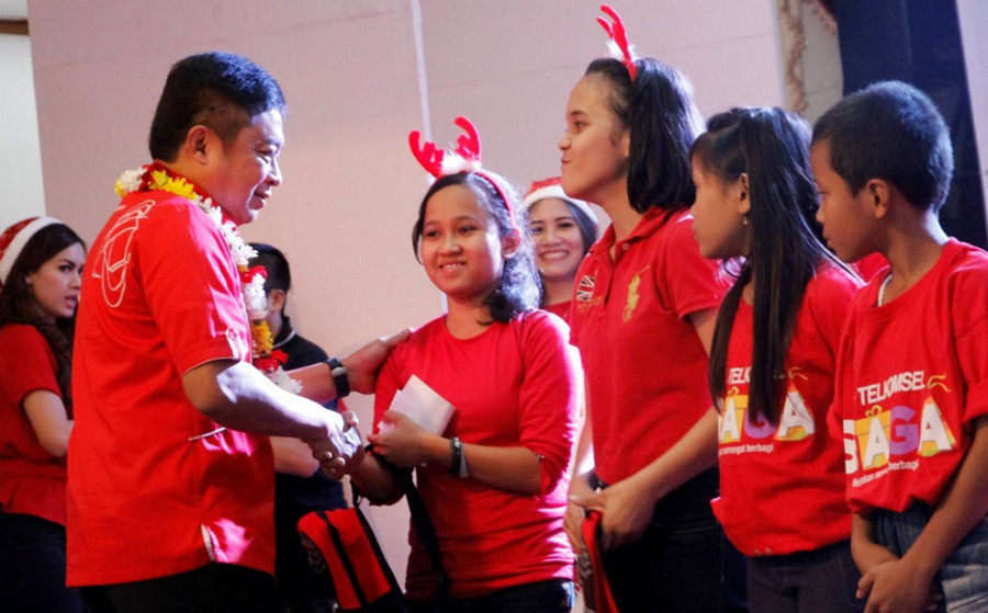 Telkomsel Bagi Kado Natal untuk 3000 Anak Telset