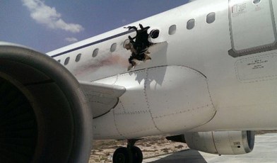 Ajaib! Dibom Teroris, Pesawat Ini Berhasil Selamat