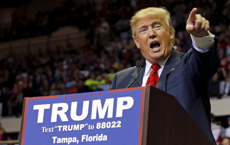 Donald Trump Berkoar Mau Boikot Apple