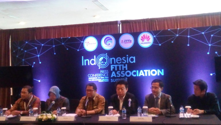 Rudiantara: Saatnya Memberi Perhatian pada Fixed Broadband