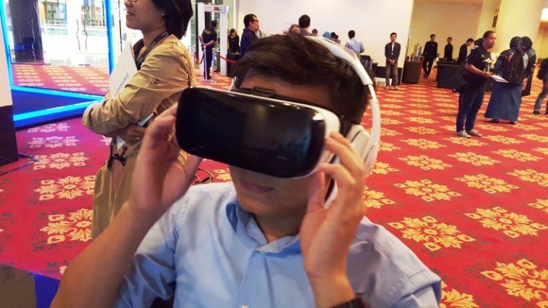 Samsung Gear VR Kini Support Wireless Controller Xbox