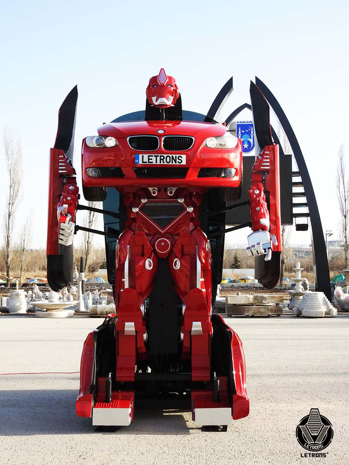 Mobil Ini Bisa Berubah Menjadi Robot Transformer Telset